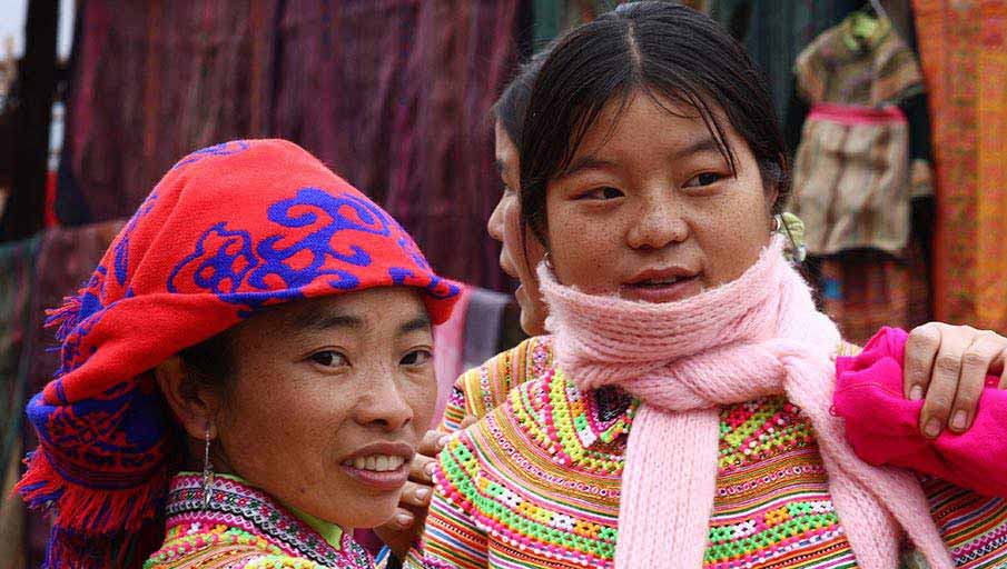 vietnam-bac-ha-market-hmong