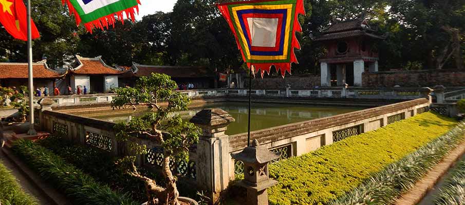 vietnam-hanoi-temple-literature2