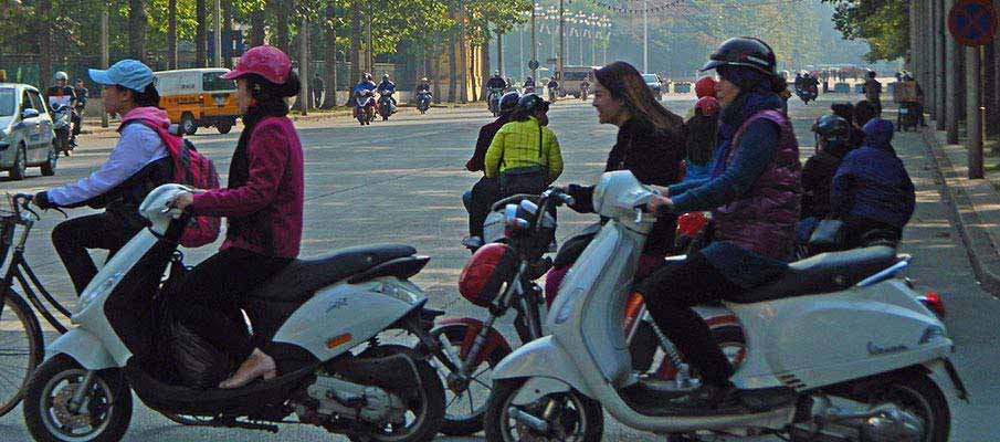 hanoi-motorbikes-vietnam