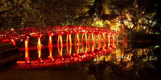 hoan-kiem-the-huc-bridge-hanoi