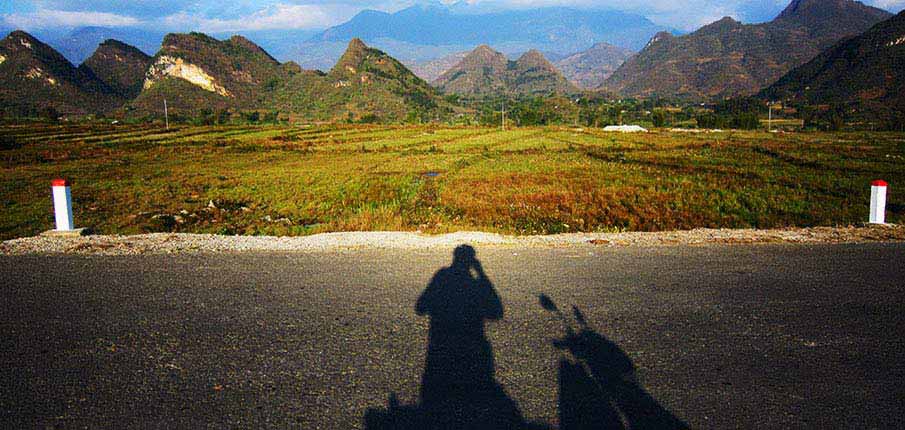 motorbike-vietnam-mountains