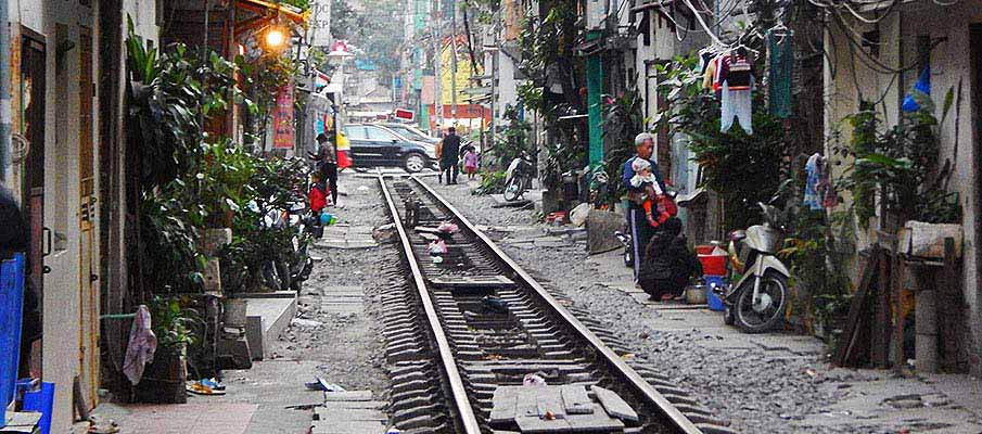 vietnam-hanoi-railway