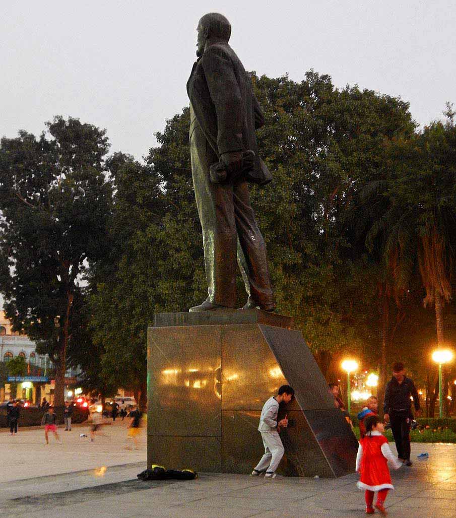 vietnam-lenin-park-hanoi5