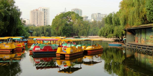 green-lake-park-kunming-china