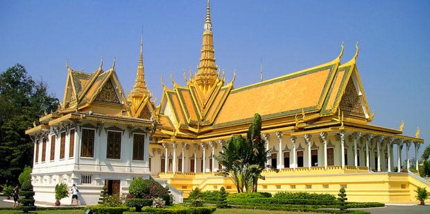 royal-palace-phnom-penh-cambodia