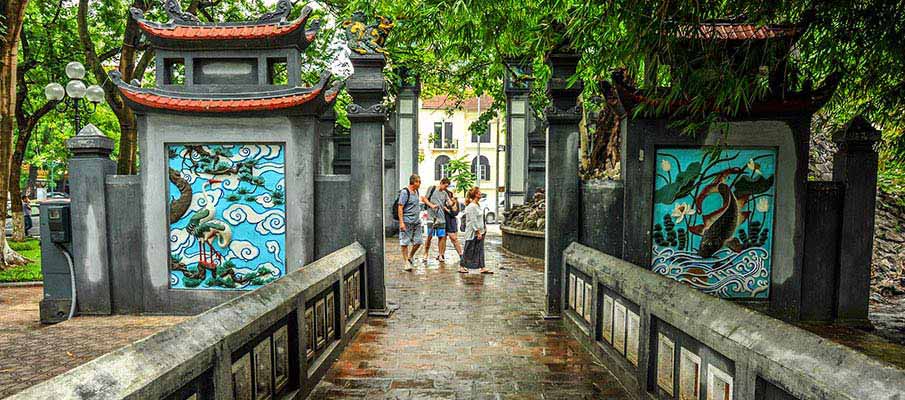 vietnam-hanoi-temple-literature