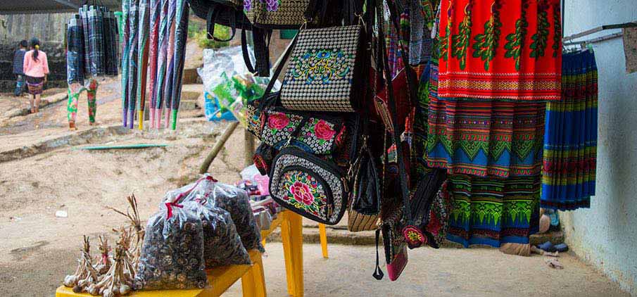 lung-khuy-cave-village-shop