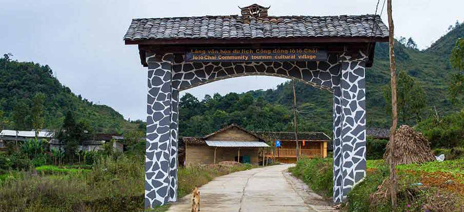 lung-cu-lo-lo-chai-village