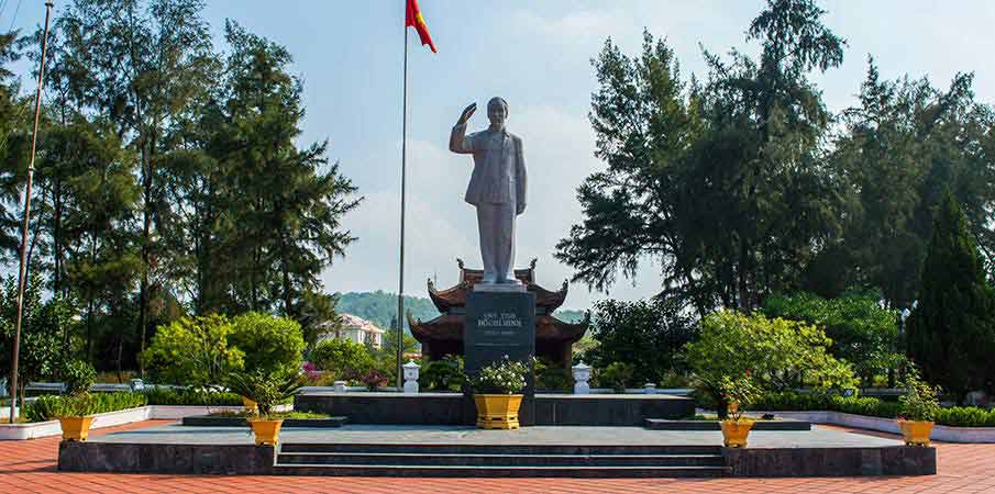 co-to-island-ho-chi-minh-monument