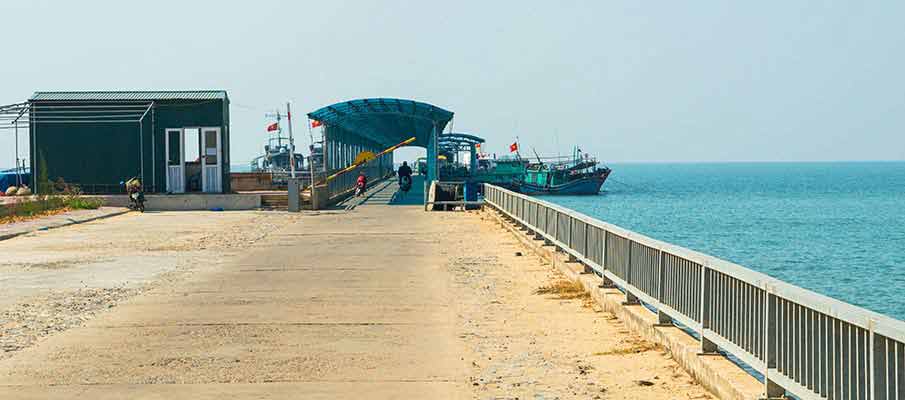 co-to-island-port-boat-vietnam