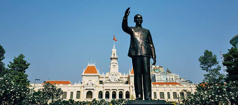 ho-chi-minh-statue-saigon