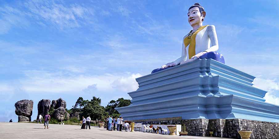 kampot-bokor-sitting-buddha