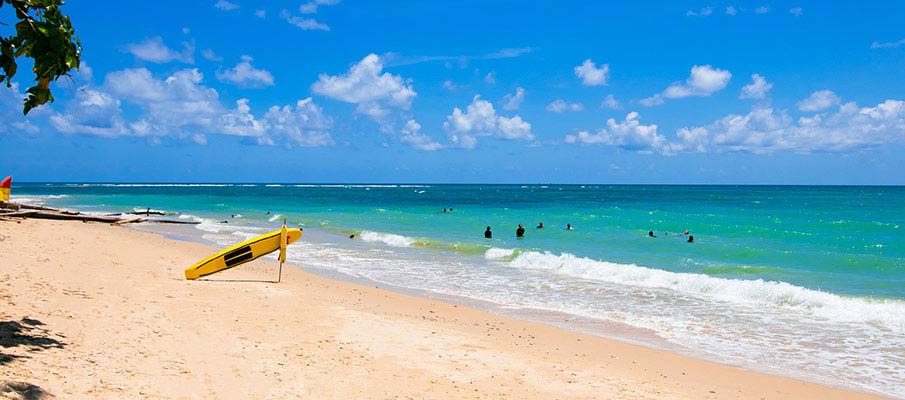 phuket-beach-tourists