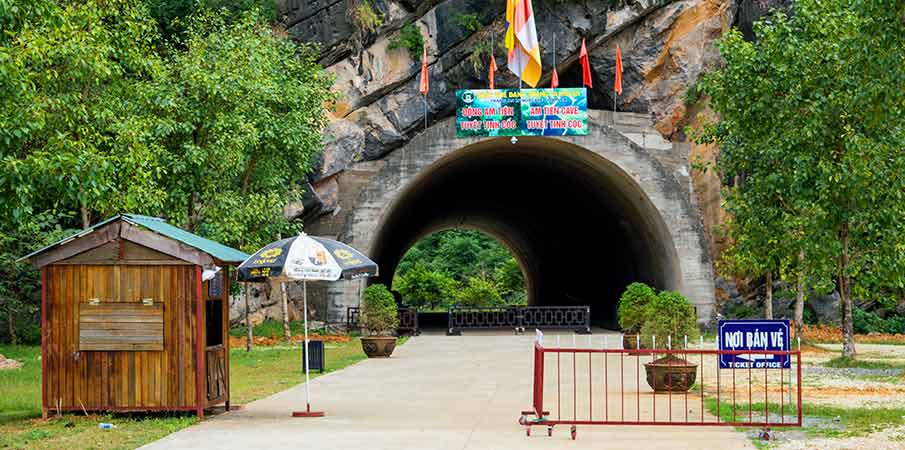 am-tien-pagoda-cave-entrance-ninh-binh