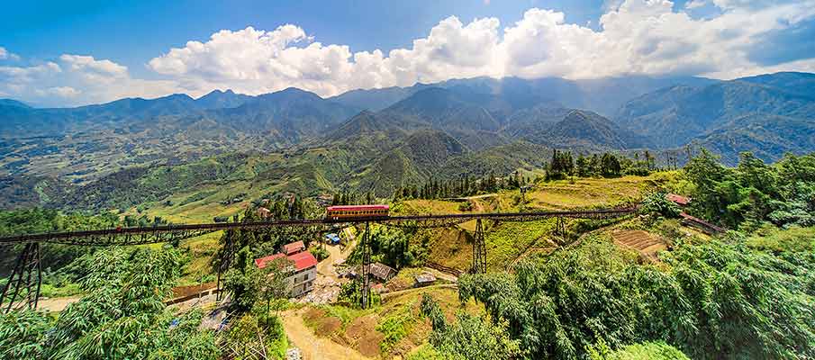 mountain-train-sapa-to-muong-hoa-station