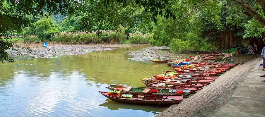 boat-ride-thung-nham-bird-park-vietnam