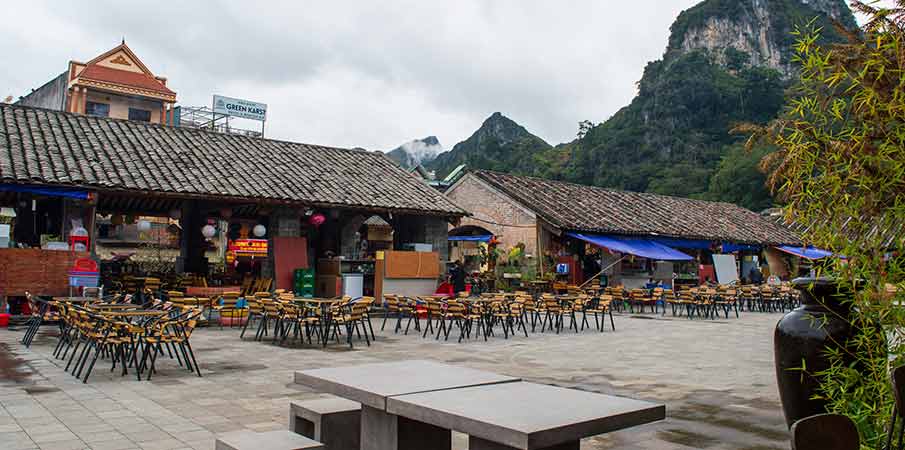 dong-van-ancient-town-square-ha-giang