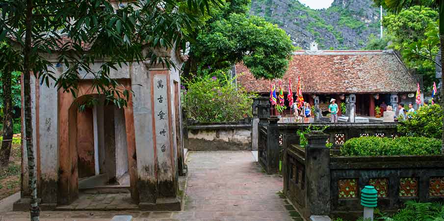 hoa-lu-ancient-capital-temples-vietnam