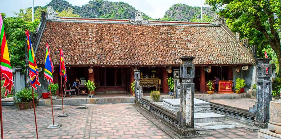 le-dai-hanh-temple-hoa-lu-vietnam