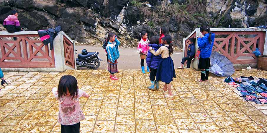 muong-hoa-valley-sapa-children