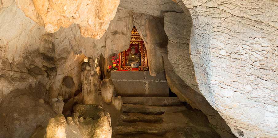 pagoda-bich-dong-dark-cave-shrine-vietnam