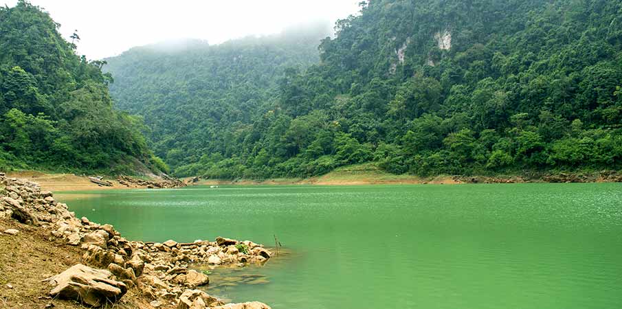 thang-hen-lake-cao-bang-vietnam2