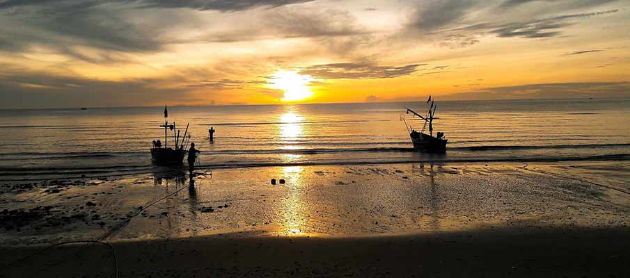 prachuap-khiri-khan-beach-thailand