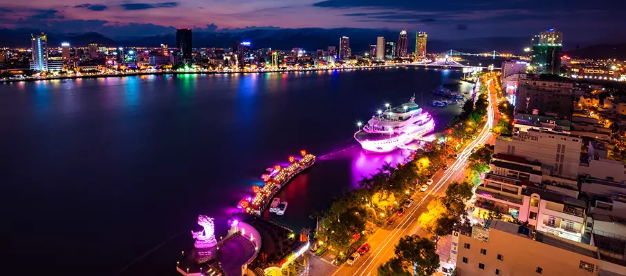 da-nang-vietnam-river-boat