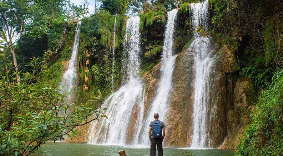 dai-yem-waterfall-moc-chau-vietnam