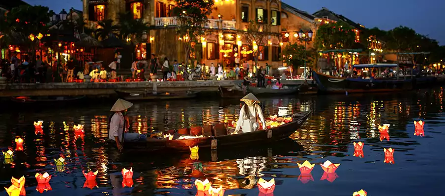 hoi-an-ancient-town-boat-festival-lantern