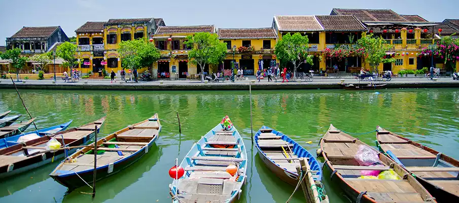 hoi-an-ancient-town-tourist-boat