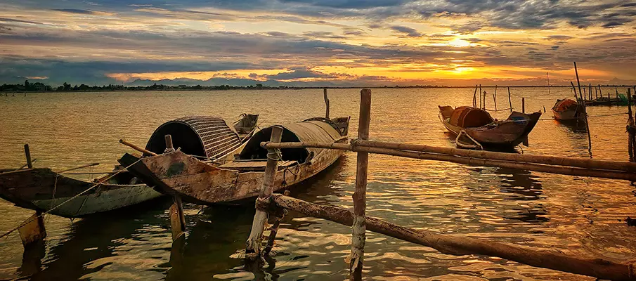 hue-boats-lagoon-economy