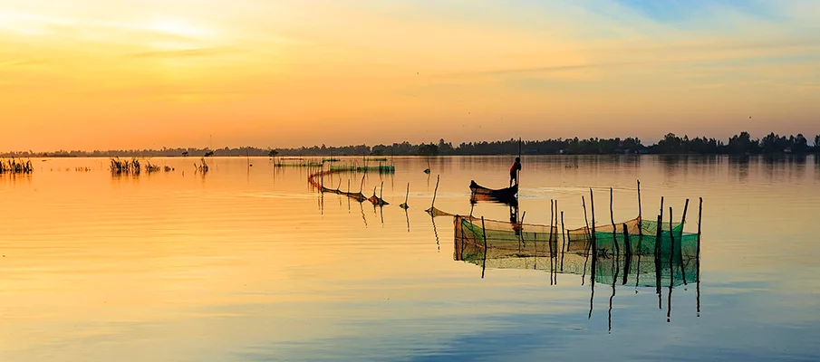 hue-lagoon-vietnam-fisherman