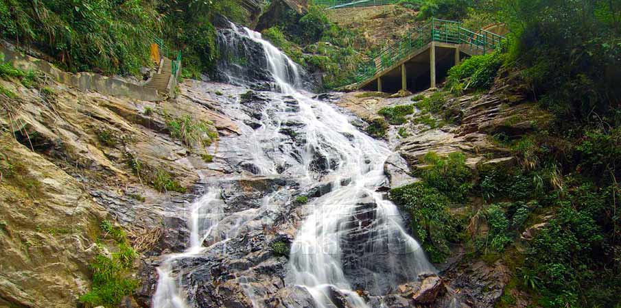 thac-bac-waterfall-sapa-vietnam