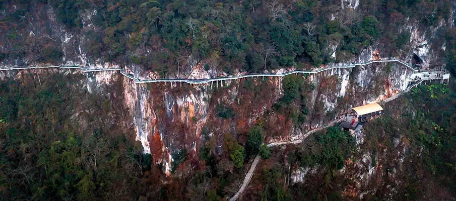 bach-long-glass-bridge-rock-vietnam