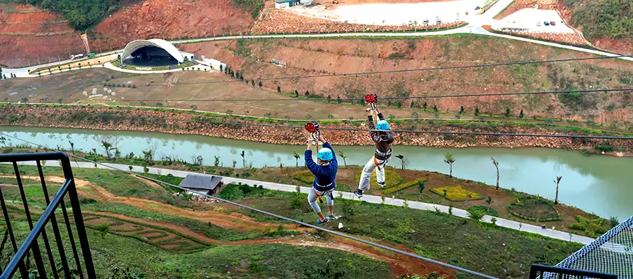 bach-long-glass-bridge-zipline