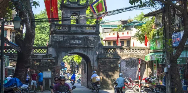 hanoi-old-quarter-street-historical-gate