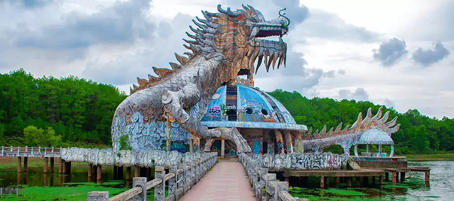 hue-abandoned-park-vietnam