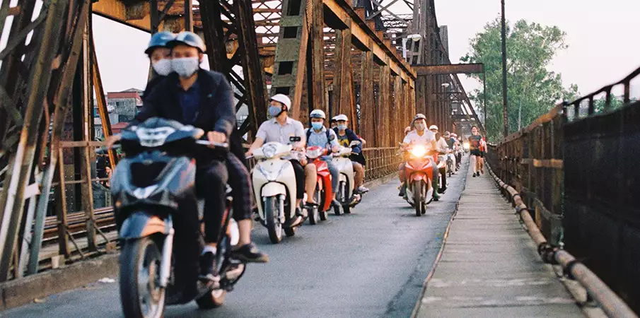 long-bien-bridge-hanoi-motobikes