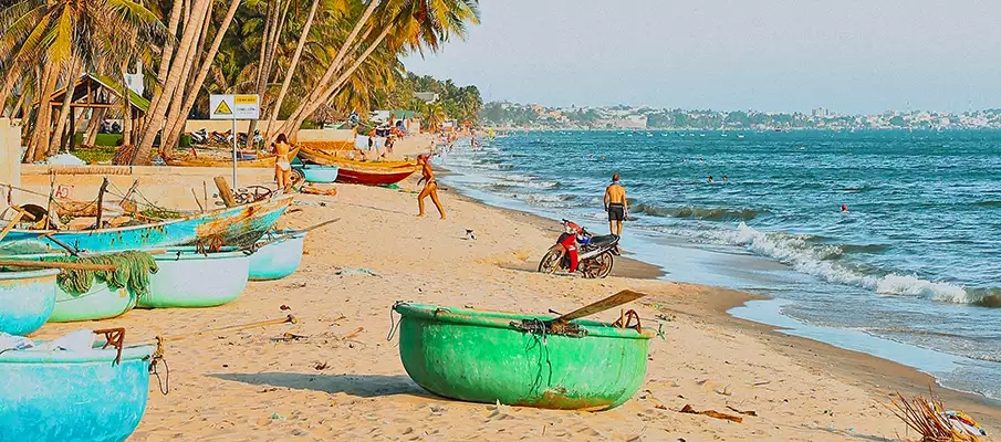 mui-ne-beach-tourist-vietnam