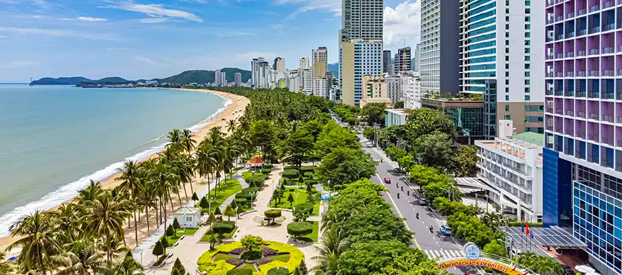 nha-trang-city-street-beach