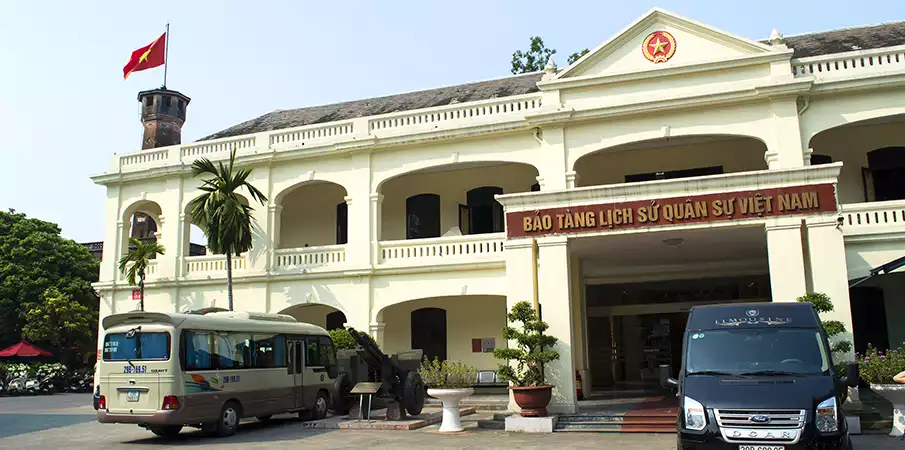 vietnam-military-history-museum-hanoi-entrance