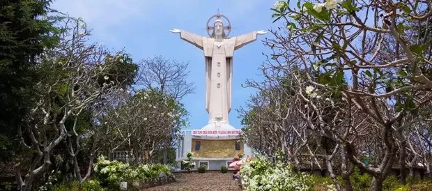 vung-tau-jesus-statue-vietnam