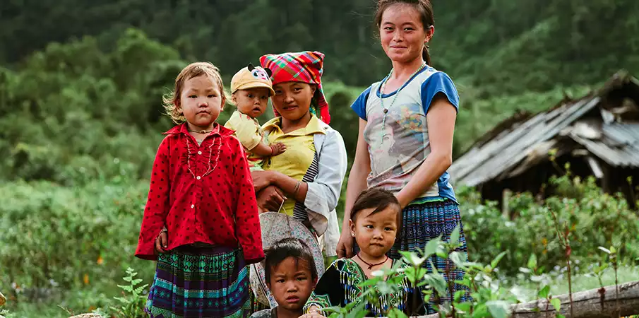 hmong-ethnic-group-vietnam-family