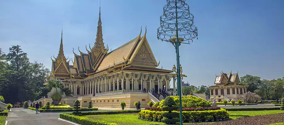 phnom-penh-royal-palace-silver-pagoda