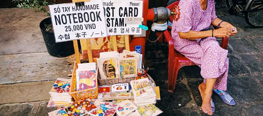 souvenir-gifts-sale-vietnam