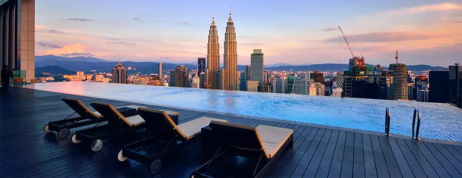 kuala-lumpur-hotel-swimmingpool-petronas