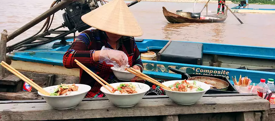 long-xuyen-floating-market-vietnam