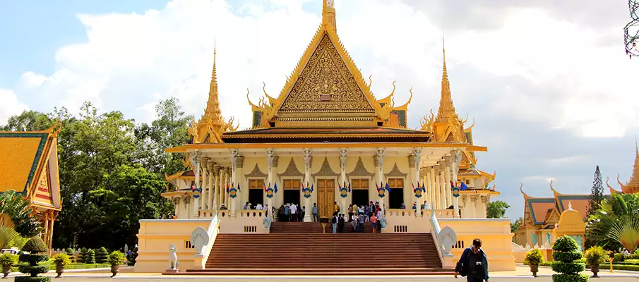 phnom-penh-royal-palace-cambodia