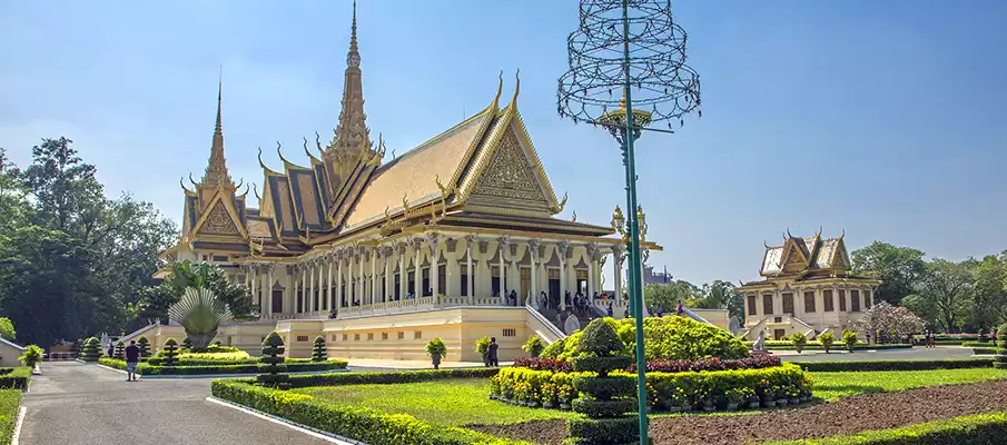 phnom-penh-royal-palace-cambodia